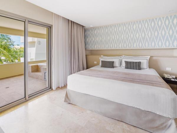 Privilege Aluxes Adults Only : photo 8 de la chambre suite premium avec bain à remous - vue sur jardin ou océan