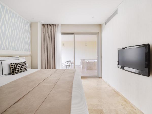 Privilege Aluxes Adults Only : photo 2 de la chambre chambre double supérieure aluxes avec bain à remous