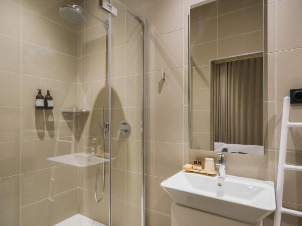 Maison Nô - Hôtel et Rooftop : photo 2 de la chambre chambre double sans lumière naturelle