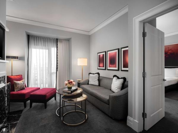 Waldorf Astoria Chicago : photo 4 de la chambre one-bedroom suite with fireplace and terrace