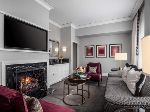 Waldorf Astoria Chicago : photo 3 de la chambre corner one-bedroom corner terrace suite with fireplace