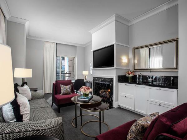 Waldorf Astoria Chicago : photo 5 de la chambre corner one-bedroom corner terrace suite with fireplace