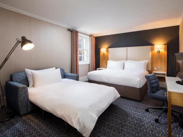 Oulton Hall Hotel, Spa & Golf Resort : photo 1 de la chambre chambre familiale deluxe