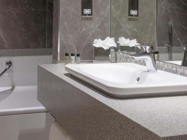 Oulton Hall Hotel, Spa & Golf Resort : photo 4 de la chambre chambre familiale deluxe