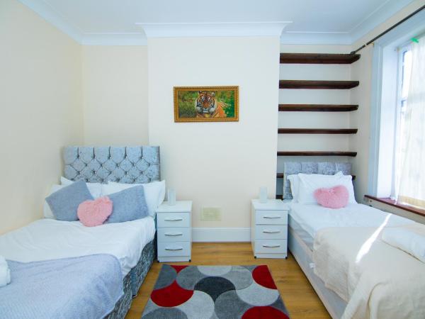 Victorian Woods BnB : photo 3 de la chambre chambre familiale avec salle de bains commune