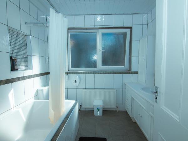 Victorian Woods BnB : photo 8 de la chambre chambre simple avec salle de bains commune