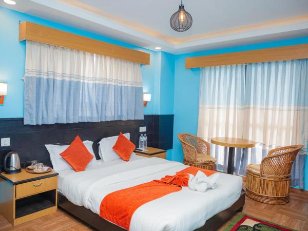 Hotel The Billabong Garden Pokhara : photo 2 de la chambre chambre double deluxe avec balcon