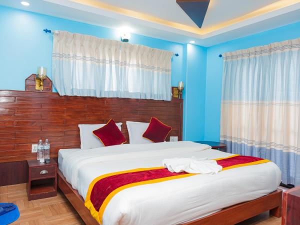 Hotel The Billabong Garden Pokhara : photo 3 de la chambre chambre double deluxe avec balcon