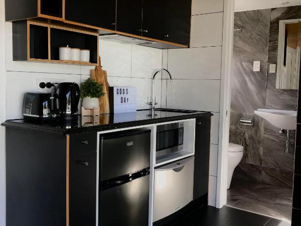 Onehunga Garden Tinyhouse : photo 5 de la chambre suite avec terrasse 