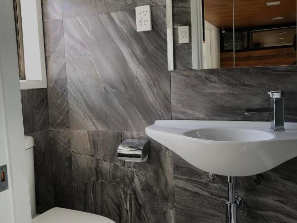 Onehunga Garden Tinyhouse : photo 6 de la chambre suite avec terrasse 