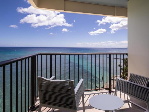 Sheraton Waikiki Beach Resort : photo 7 de la chambre suite océan kai récemment rénovée - suite 1 chambre lit king-size plus spacieuse