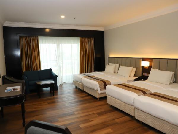 Grand Darul Makmur Hotel Kuantan : photo 7 de la chambre chambre quadruple deluxe