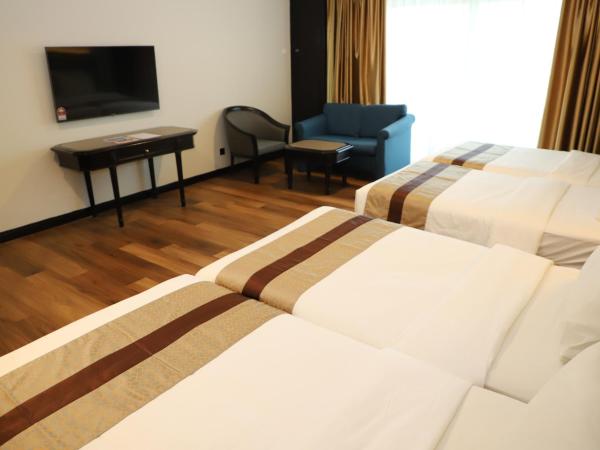 Grand Darul Makmur Hotel Kuantan : photo 6 de la chambre chambre quadruple deluxe