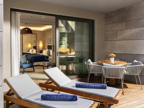 Kaya Palazzo Resort & Residences Le Chic Bodrum : photo 4 de la chambre hébergement supérieur avec accès direct à la piscine - vue sur terres