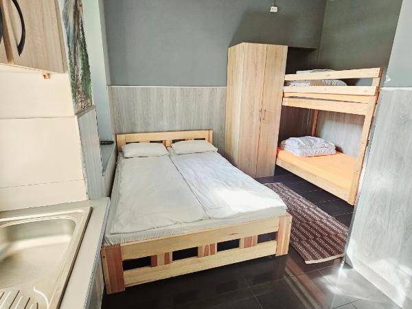 Top Hostel Pokoje Gościnne : photo 9 de la chambre chambre quadruple avec salle de bains privative