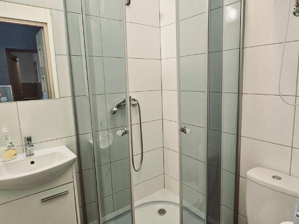 Top Hostel Pokoje Gościnne : photo 7 de la chambre chambre quadruple avec salle de bains privative