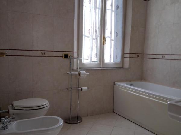 Villa Peonia Parma : photo 1 de la chambre grande chambre double