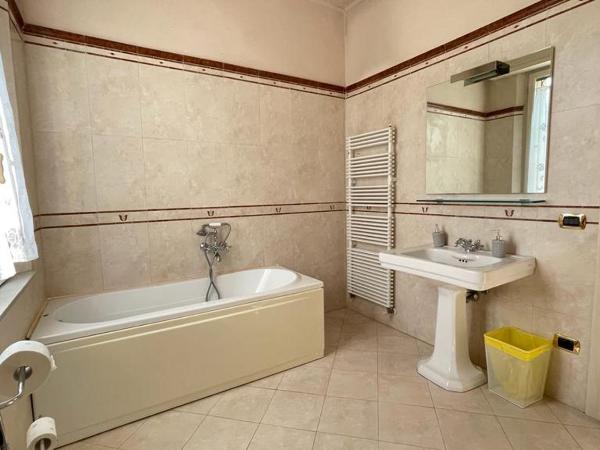 Villa Peonia Parma : photo 2 de la chambre chambre double ou lits jumeaux