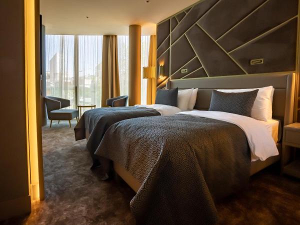 ART Hotel Rotterdam-Fully Renovated : photo 1 de la chambre suite lits jumeaux