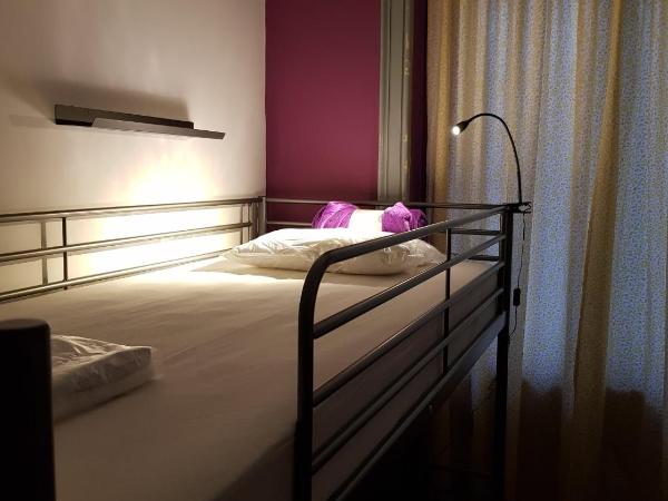 By Doors Hostel : photo 2 de la chambre lit simple dans dortoir de 4 lits