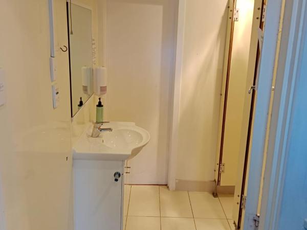 Lakeside Backpackers : photo 2 de la chambre chambre lits jumeaux