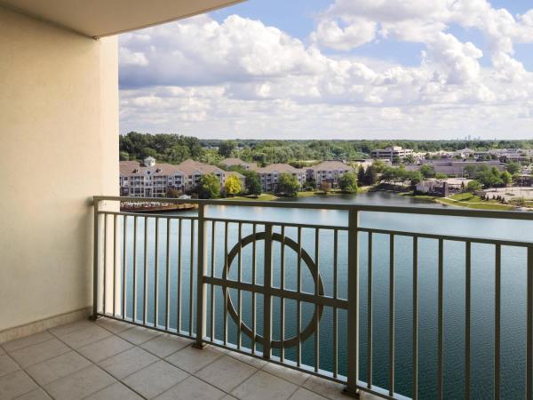 Marriott Indianapolis North : photo 5 de la chambre chambre avec 2 lits queen-size et balcon - vue sur lac
