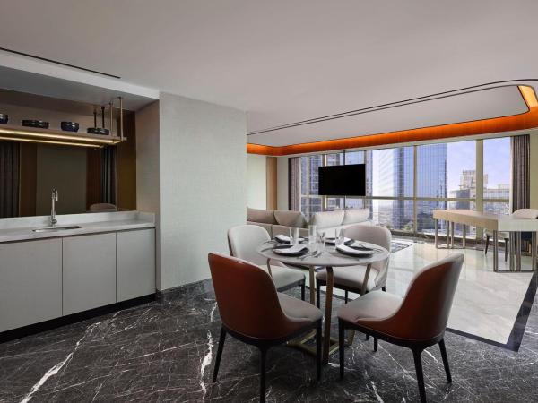 Sheraton Surabaya Hotel & Towers : photo 4 de la chambre suite royale