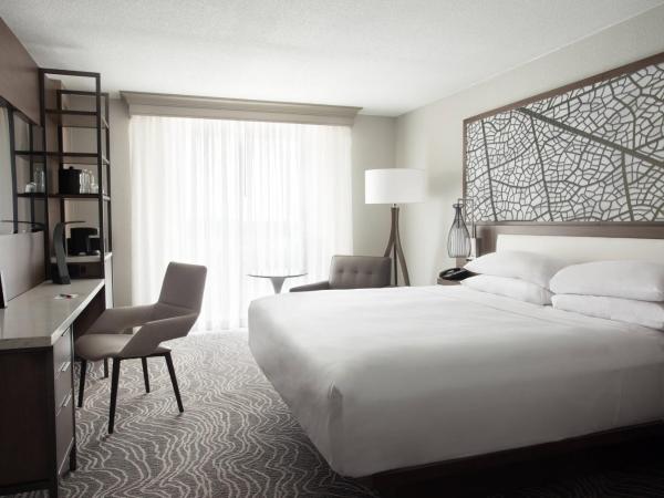 Marriott Orlando Airport Lakeside : photo 1 de la chambre chambre lit king-size