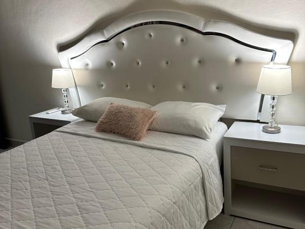 Casa Sasha's Mini Palace : photo 5 de la chambre chambre double ou lits jumeaux standard avec balcon