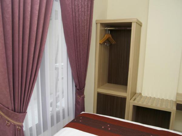 Hersya Front One Inn Surabaya : photo 3 de la chambre chambre lits jumeaux supérieure