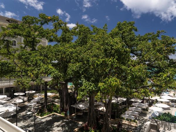 Moana Surfrider, A Westin Resort & Spa, Waikiki Beach : photo 6 de la chambre chambre deluxe historique banyan avec 2 lits doubles