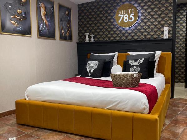 SUITE 785 jacuzzi : photo 2 de la chambre chambre lit king-size avec baignoire spa