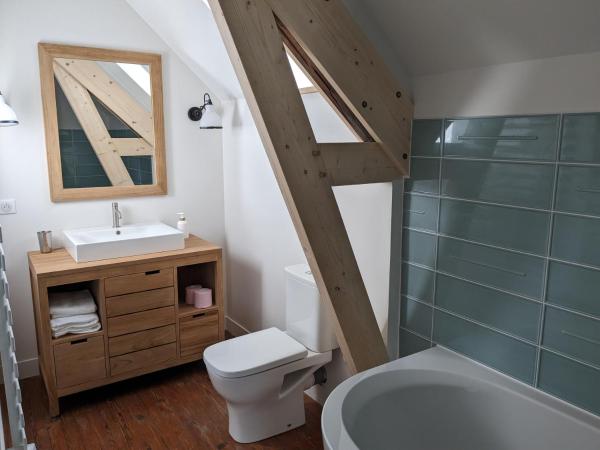 Villa Eliane - parking privé : photo 1 de la chambre suite deluxe avec lit king-size