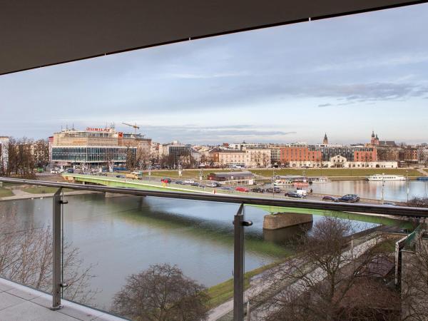 Cracow Riverside Aparthotel : photo 7 de la chambre penthouse panoramique avec terrasse - vue sur rivière