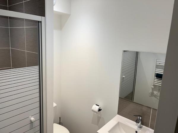 Les AGRIATES : photo 8 de la chambre chambre double avec salle de bains privative