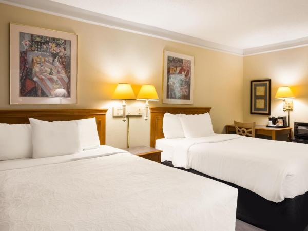 Econo Lodge : photo 6 de la chambre chambre standard lit queen-size