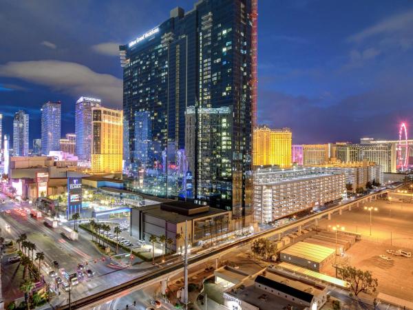 Lucky Gem Penthouse & Luxury Suites at Signature Resort, Strip View 509 : photo 4 de la chambre suite - vue sur ville