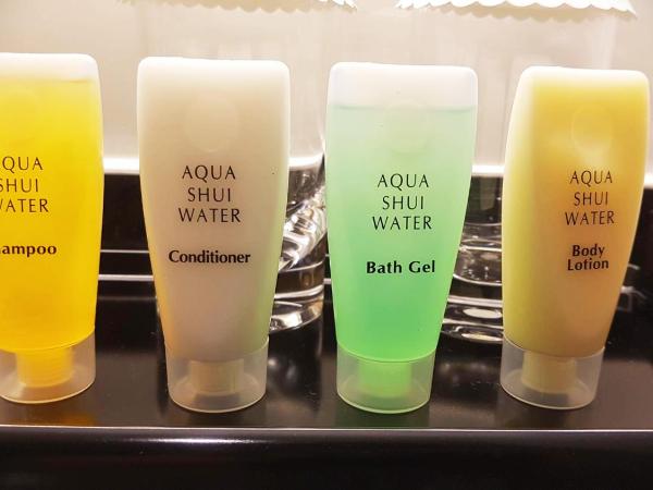 Lake View Resort : photo 4 de la chambre luxury king room or two queen bedroom with balcony and pool view