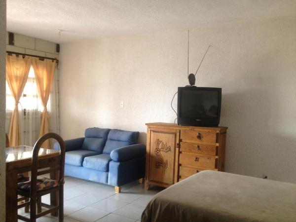 Hotel Colibri Queretaro : photo 1 de la chambre chambre deluxe (2 adultes + 1 enfant)