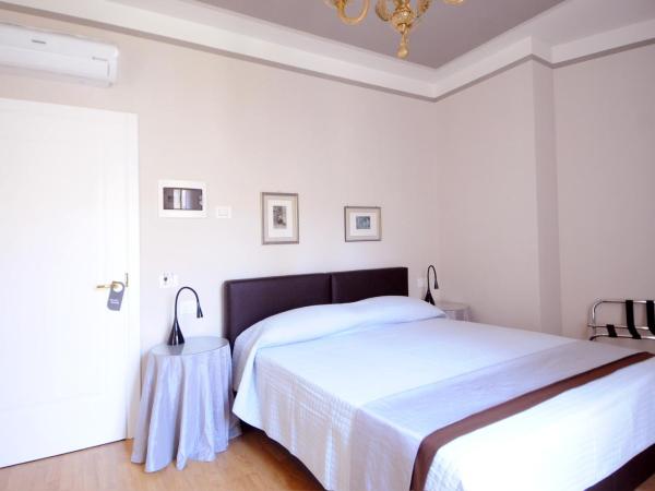 B&B Cangrande di Danese-Viviani : photo 5 de la chambre chambre double ou lits jumeaux avec balcon