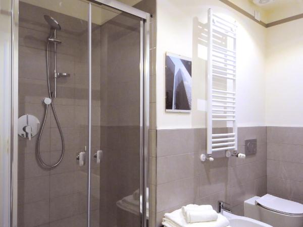 B&B Cangrande di Danese-Viviani : photo 5 de la chambre chambre double ou lits jumeaux avec salle de bains privative