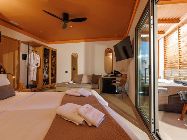 Palmera Beach Hotel & Spa - Adults Only : photo 1 de la chambre suite supérieure deluxe avec hammam et jacuzzi