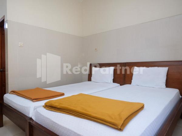 Wisma Garuda Syariah Condoongcatur Mitra RedDoorz : photo 9 de la chambre chambre lits jumeaux standard