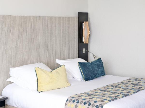 Thalazur Port-Camargue - Hotel & Spa : photo 4 de la chambre chambre familiale avec alcôve - vue sur piscine