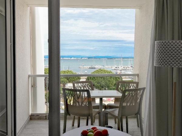 Thalazur Port-Camargue - Hotel & Spa : photo 3 de la chambre chambre familiale avec alcôve - vue sur piscine