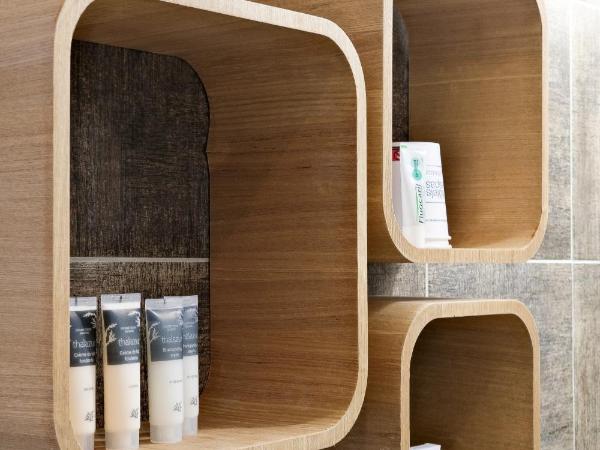 Thalazur Port-Camargue - Hotel & Spa : photo 4 de la chambre chambre triple avec canapé-lit - vue latérale sur mer