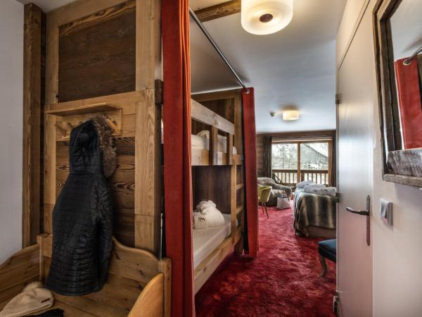 Hôtel Ski Lodge - Village Montana : photo 3 de la chambre chambre quadruple avec balcon pour 3 adultes (13 ans et plus)
