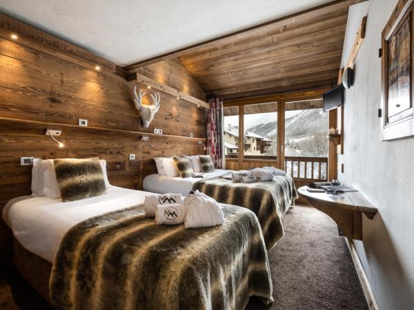 Hôtel Ski Lodge - Village Montana : photo 1 de la chambre chambre triple avec balcon - 3 adultes (13 ans et plus)