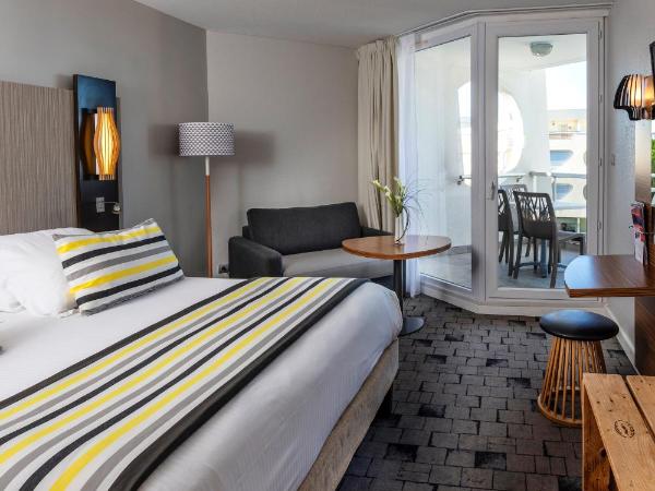 Thalazur Port-Camargue - Hotel & Spa : photo 5 de la chambre chambre triple avec canapé-lit - vue latérale sur mer