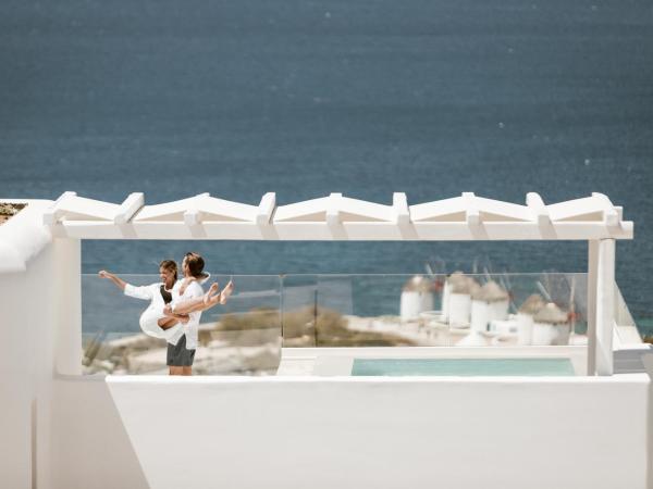 Lovia Mykonos : photo 1 de la chambre suite lune de miel avec piscine privée - vue sur mer